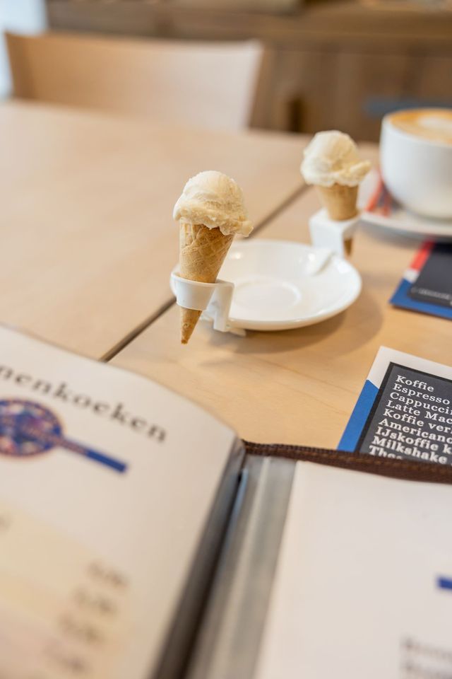 Mini-ijsje bij Willem de IJskoning in Balk