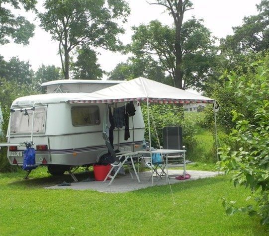 Caravan op campingplaats