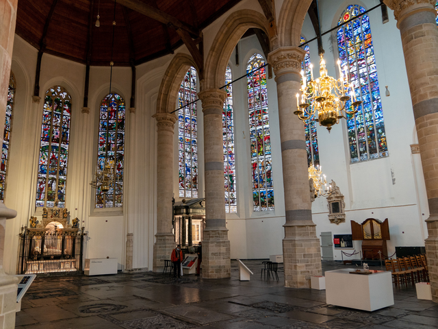 Binnen bij de Oude Kerk in Delft
