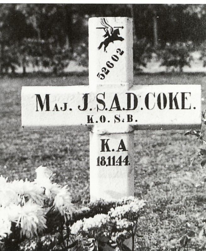Veldgraf van Major J.S.A.D. Coke, die omkwam tijdens operatie Pegasus II.