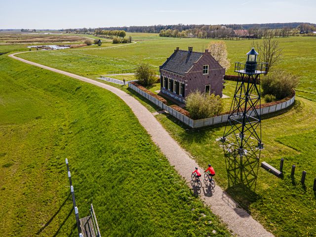 Ruimte, vrijheid en verrassend veel (nieuwe) natuur; wielrennen in Flevoland is duidelijk anders. Ontdek 10 nieuwe Flevolandse wielrenroutes.