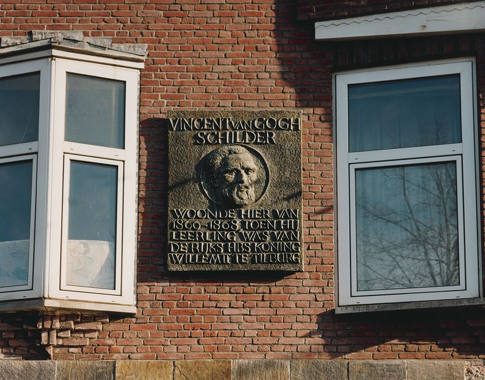 Een foto door VisitBrabant van de gedenkplaat van Vincent van Gogh bij het kosthuis.