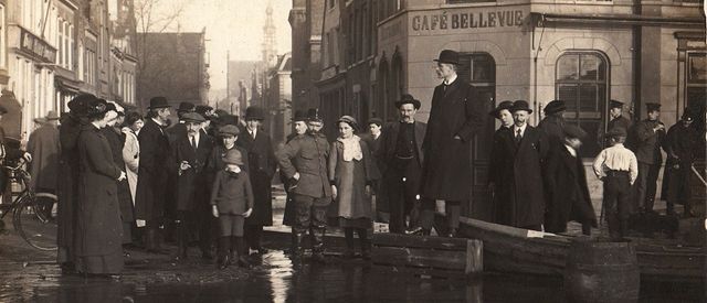 Zwart-Wit foto van de Watersnood in 1916.