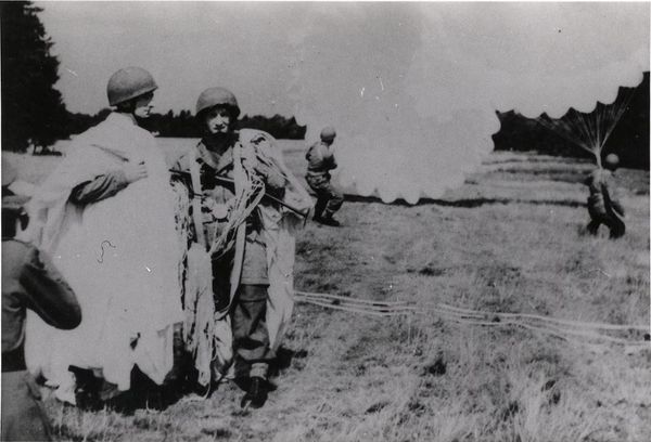 Poolse parachutisten landden bij Driel