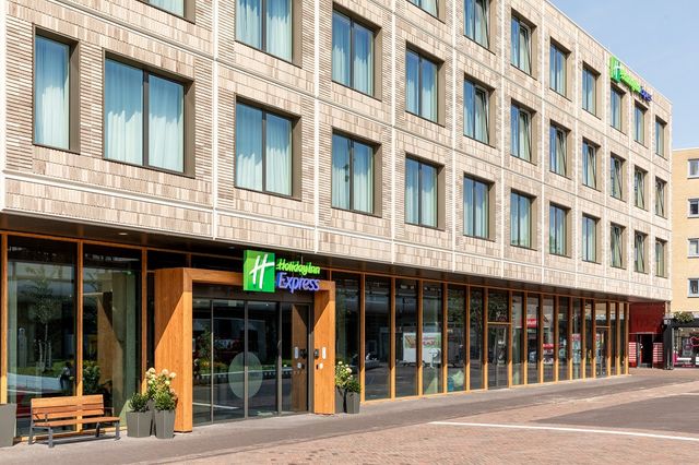 Holiday in hotel almere buiten