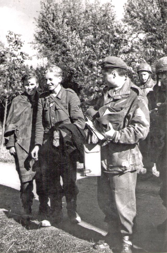 Onder de Duitse gevangenen bevonden zich twee militairen die Pools bleken te zijn. Ze waren gedwongen in Duitse militaire dienst getreden.