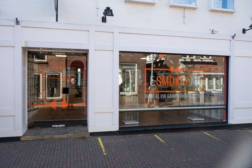Dit is een foto van E-Smokey in de Dorpsstraat in Zoetermeer.