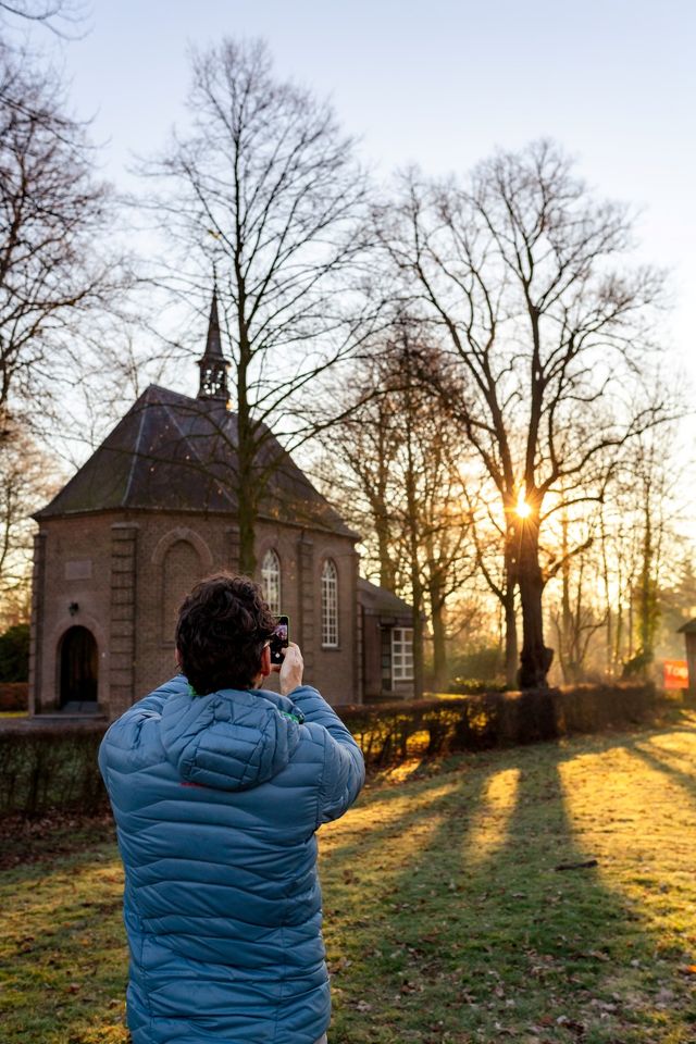 Fotograaf voor Van Gogh Kerk Nuenen