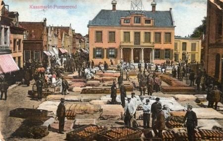 Een schilderij van de Purmerendse Kaasmarkt rond 1900