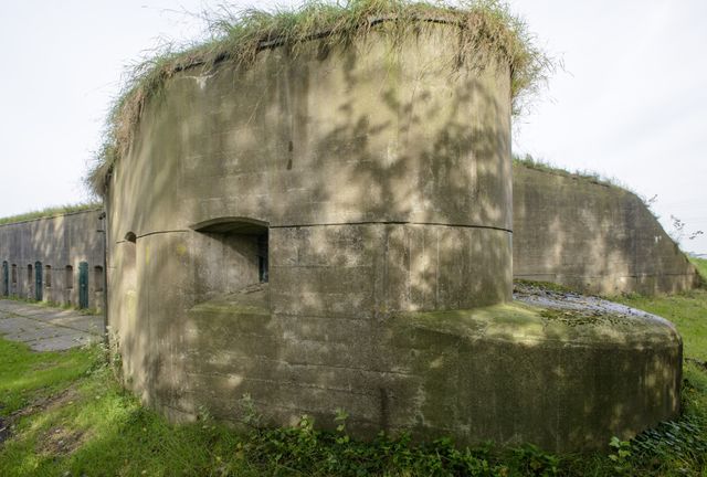 Fort aan de Middenweg zijkant