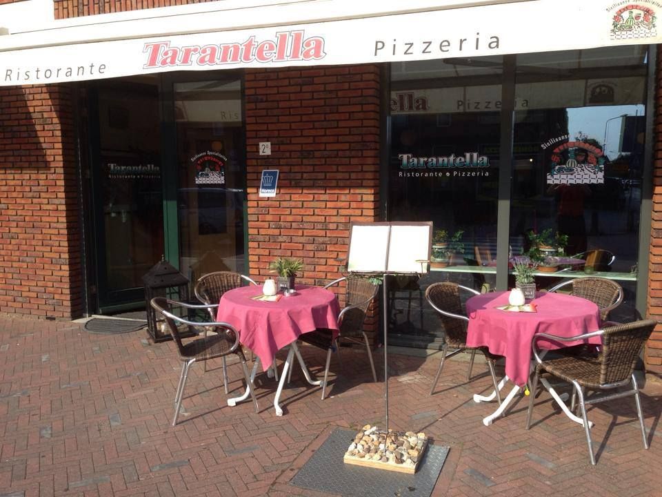 Buitenaanzicht van Italiaans restaurant en pizzeria Tarentella in Oostzaan