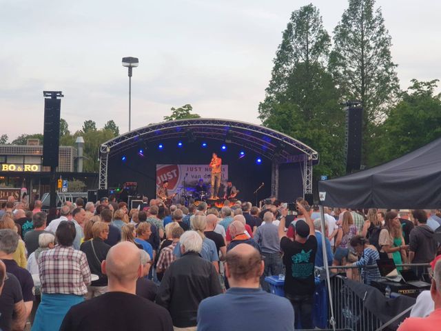 Foto van het podium op Markt bij Blues Festival Zoetermeer