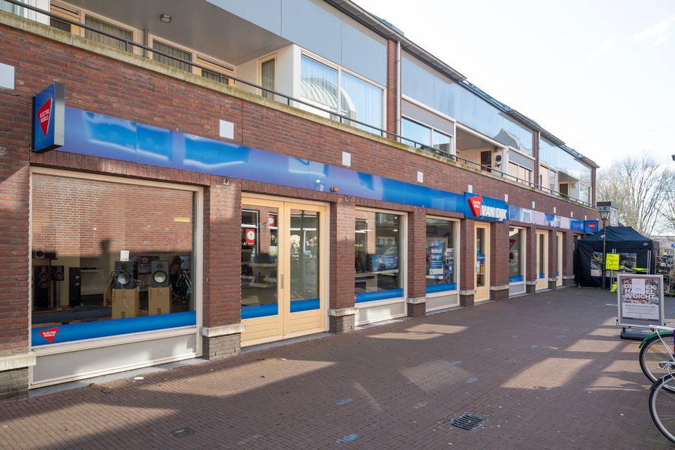 Dit is een foto van Elektro World Van Dijk in de Dorpsstraat in Zoetermeer.