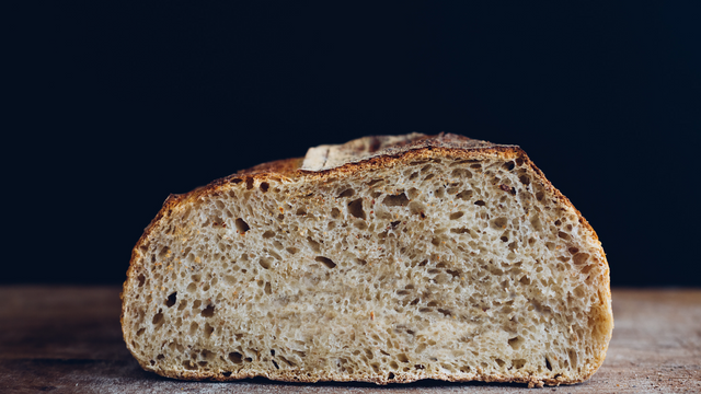 half brood, of in het Fries: heel brea