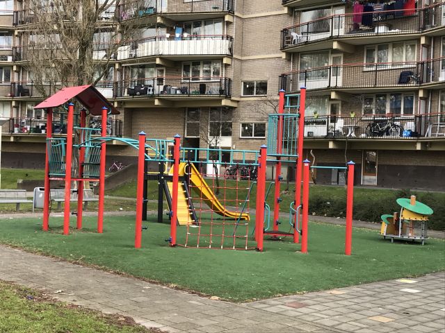 Foto van de speeltuin aan de Griekenlandlaan dichtbij het Stadshart Zoetermeer.