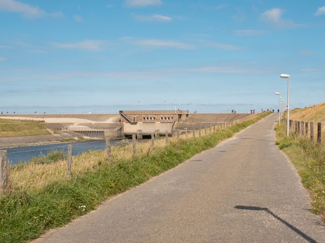 De Uitwatering Rijnlands sluizen in Katwijk aan Zee, waar de oude Rijn in zee stroomt.