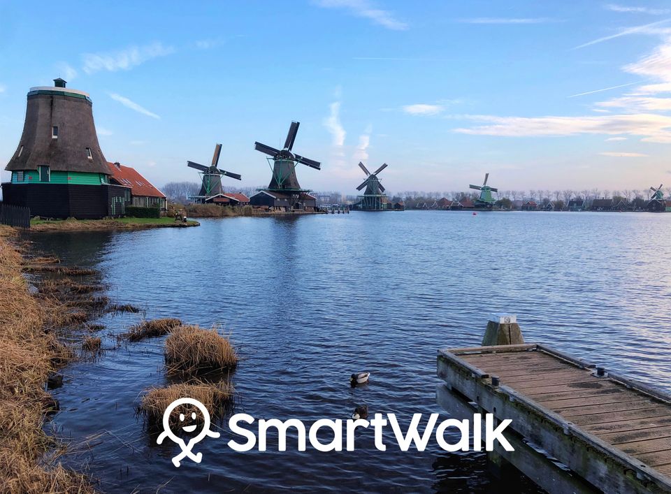 Molens op de Zaanse Schans met het logo van SmartWalk
