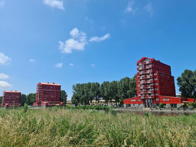 De Rode Donders zijn onderdeel van de architectuur in Almere Buiten.
