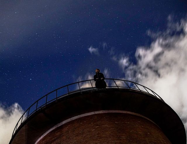 Daan Roosegaarde op de Sterrenwacht in Leiden tijdens Seeing Stars Leiden.