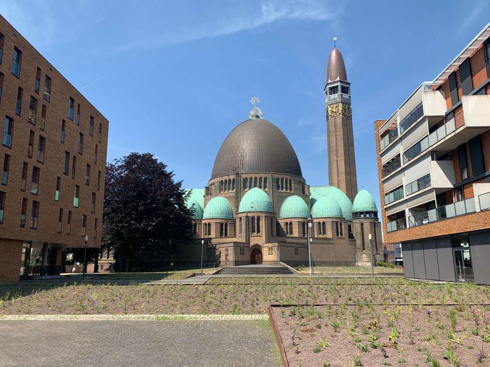 Sint Jan de Doper, Waalwijk: Kerk buitenzijde