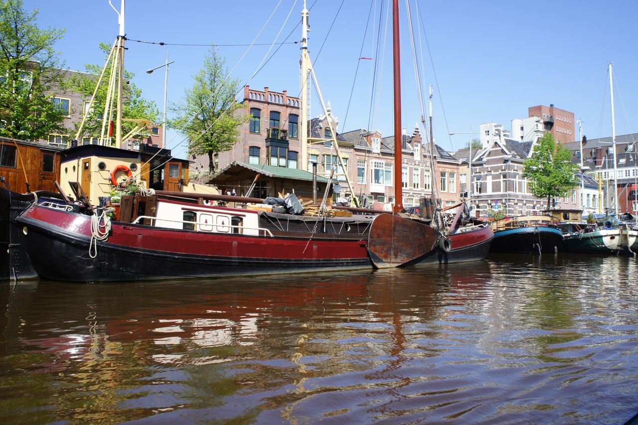 Gracht Groningen vanuit boot