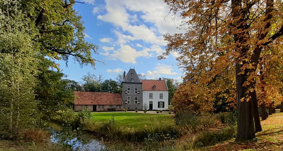Haageind castle grounds Deurne - autumn