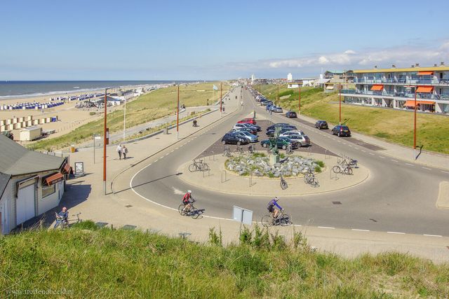 Strand en boulevard Katwijk.