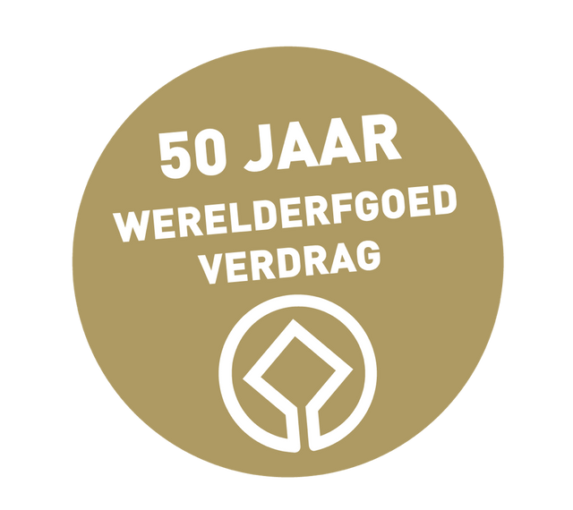 Goudkleurig logo met de woorden 50 jaar werelderfgoed