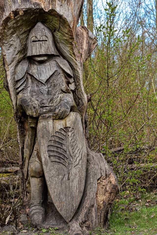 Foto van De Ontdekkers van de houten ridder in Speelbos De Balij in het Balijbos in Zoetermeer. Zoetermeer is de plek.