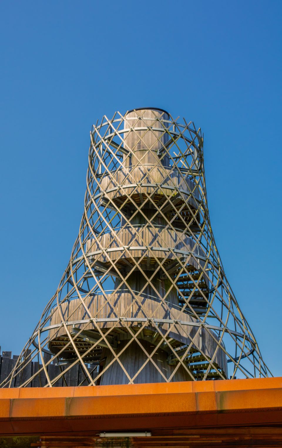 Foto van de toren op het Duurzaamheidscentrum in Assen.