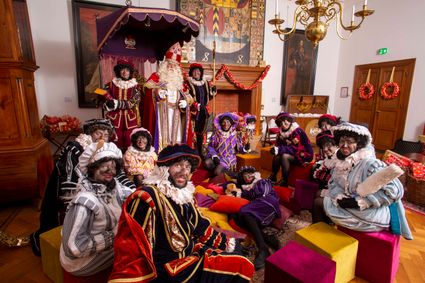 Sinterklaas en zijn pieten in het Kasteel van Sinterklaas