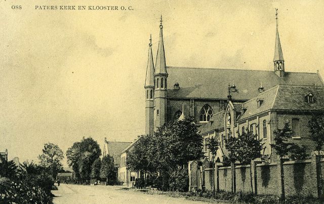 De St. Jozefkerk aan de Molenstraat, beter bekend als de Paterskerk, met het klooster van de Carmelieten. In 1893 werd de kerk in gebruik genomen. Kerk en klooster werden in 1968 gesloopt om plaats te maken voor de uitbreiding van Organon.