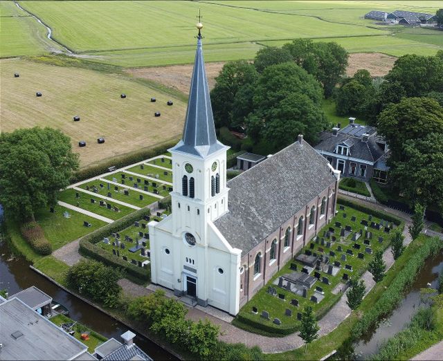 Johanneskerk Oosthem vanuit de lucht