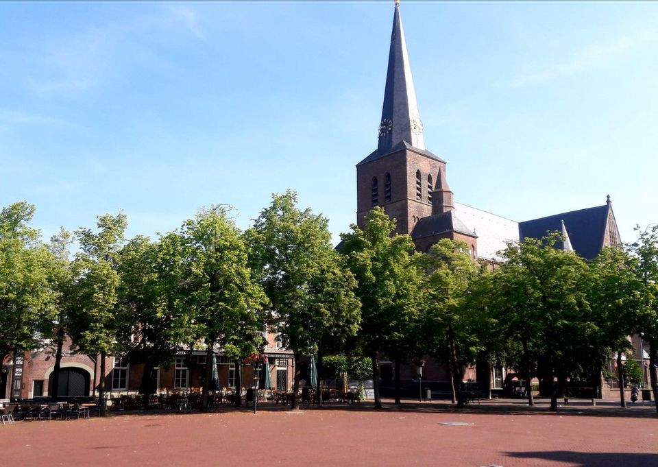 Sint Willibrorduskerk met Markt