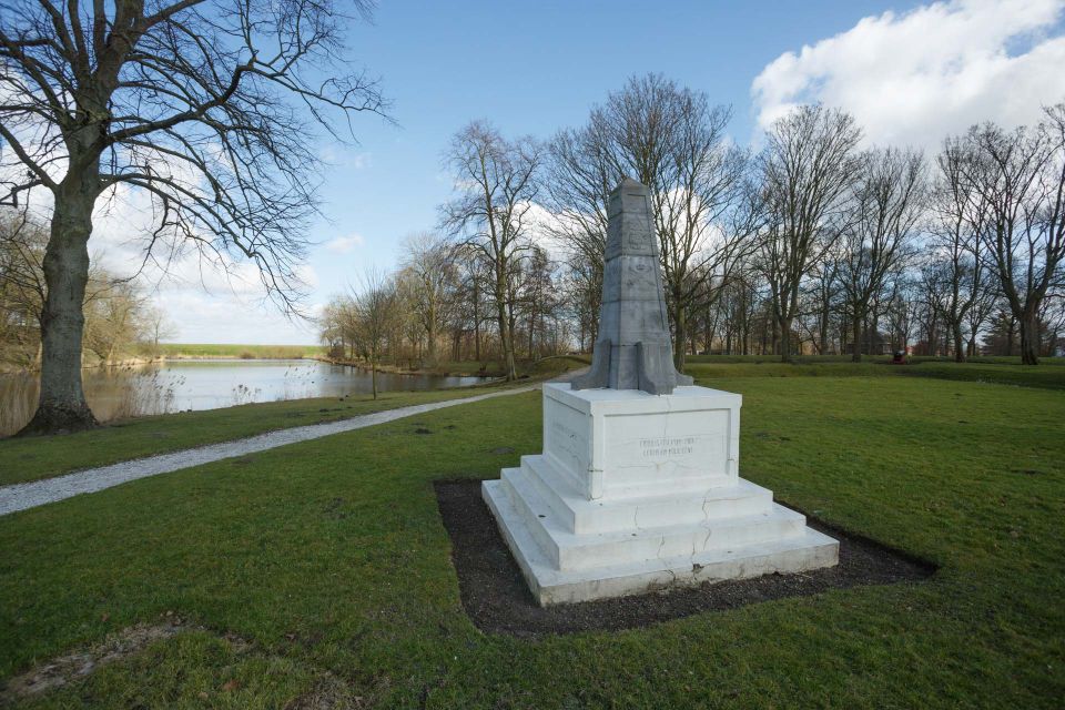 Picture of the Mobilization monument in fortified city Willemstad.