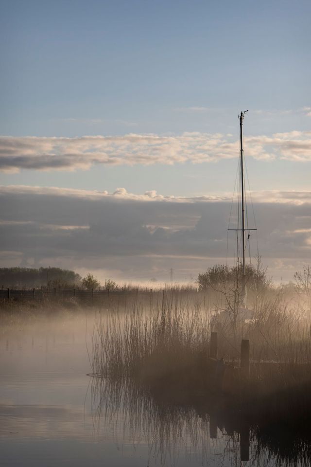 Douw op de Friese meren in de ochtend