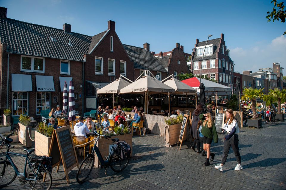 Foto van een terras in het centrum van Rosmalen.