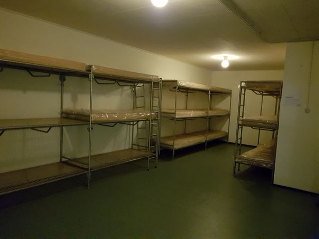Stapelbedden in slaapzaal bunker